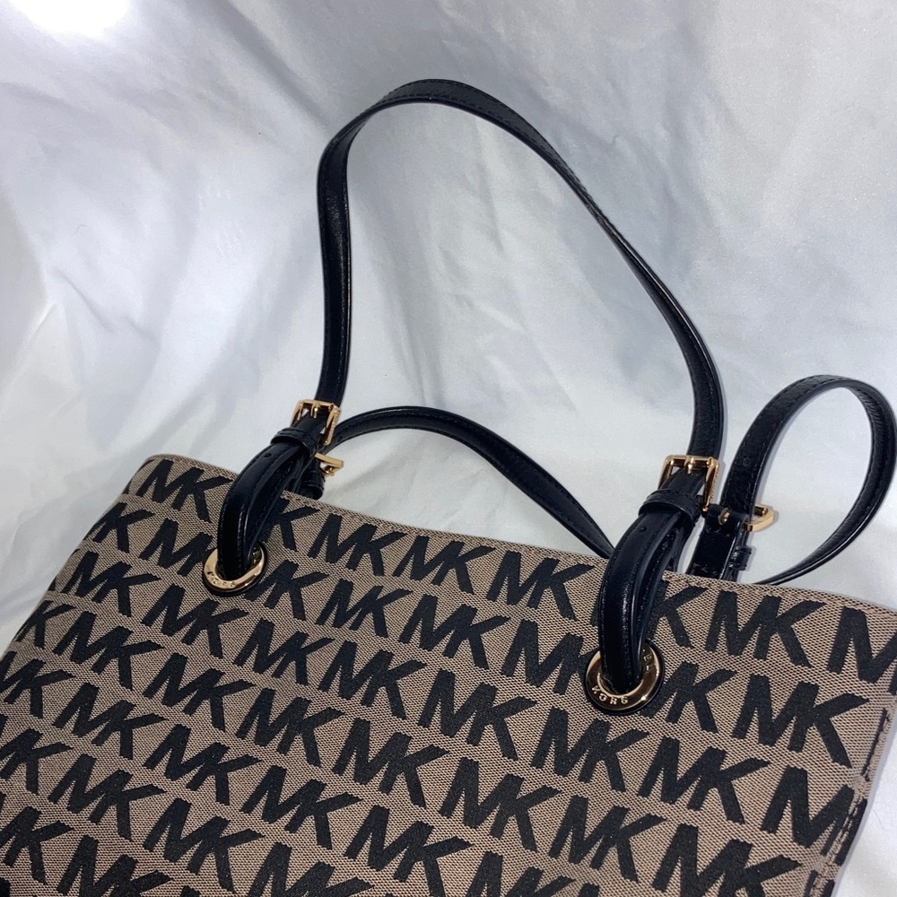 Michael Kors Signature Black and Tan Tote - Picture 5 of 10